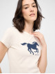 Жіноча бежева футболка Mustang з принтом, приталений крій Slim Fit